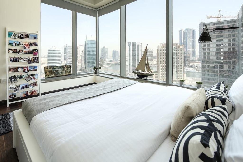 Frank Porter - Burj Views - Accommodation Abudhabi