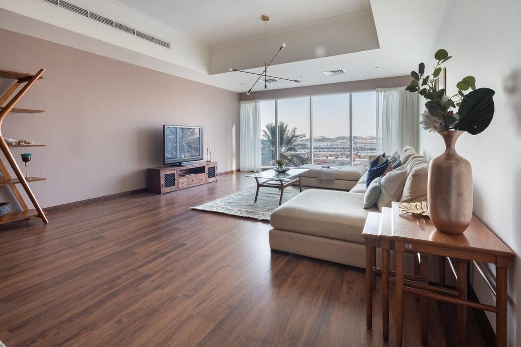 Frank Porter - Emirates Crown Tower - Accommodation Abudhabi