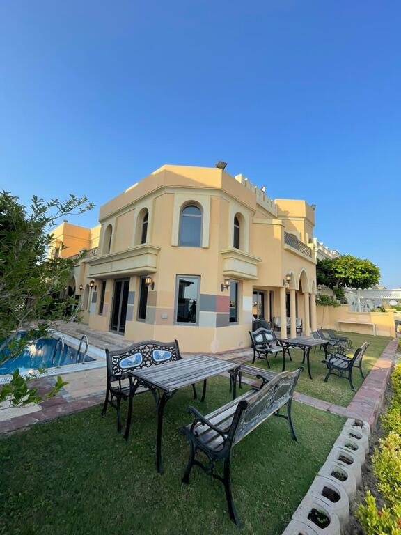 Gorgeous 4 Bedroom Villa With Private Pool In Palm Jumeira Dubai - thumb 3