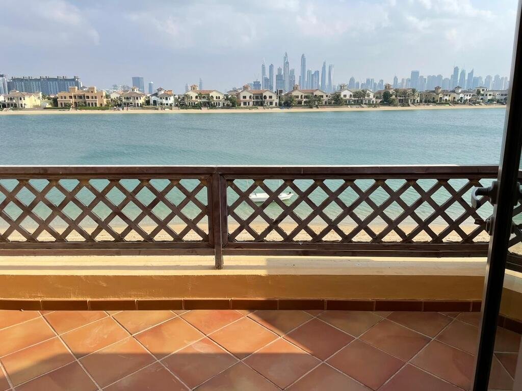 Gorgeous 4 Bedroom Villa With Private Pool In Palm Jumeira Dubai - thumb 2