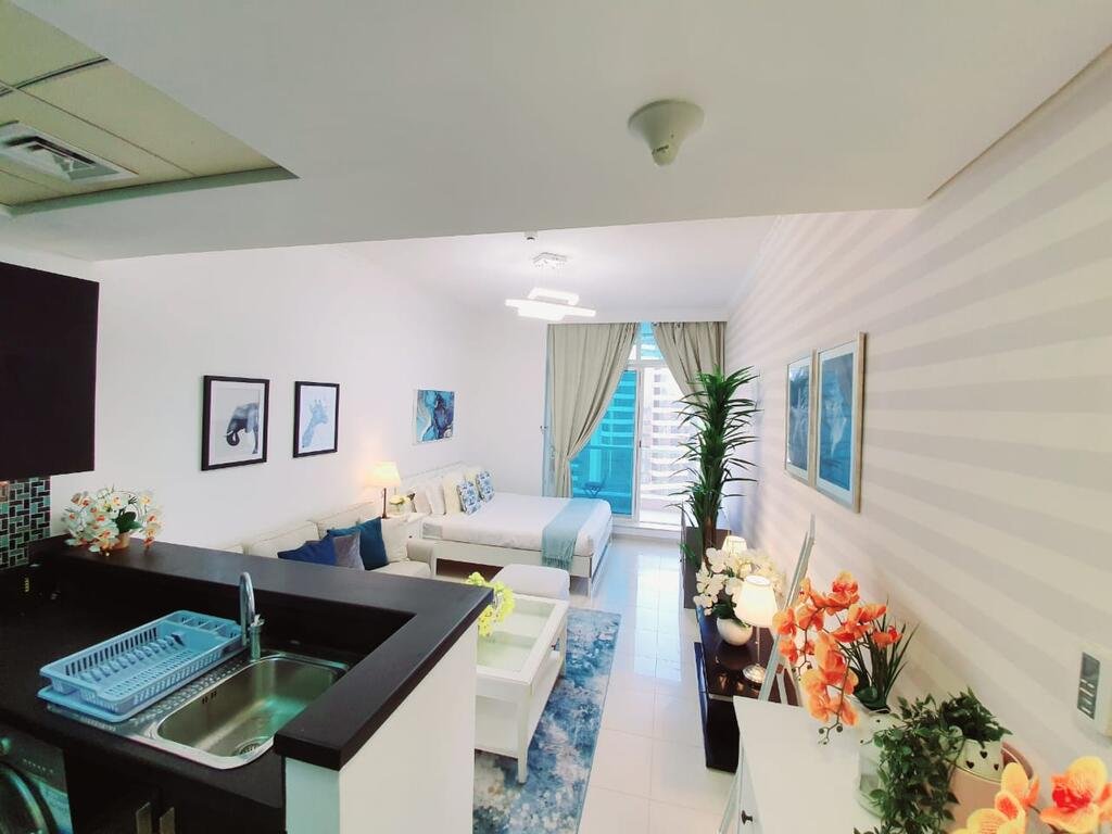 Incredible Apartment With Marina And Sea Views - thumb 4