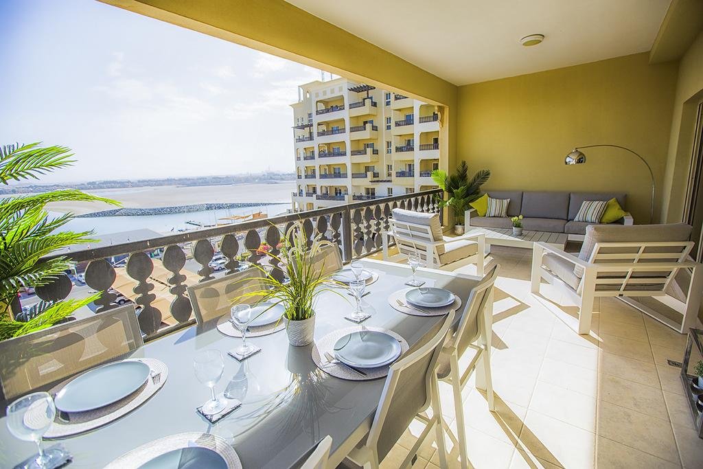 Al Hamra Marina Apartment With Lagoon View - Accommodation Dubai
