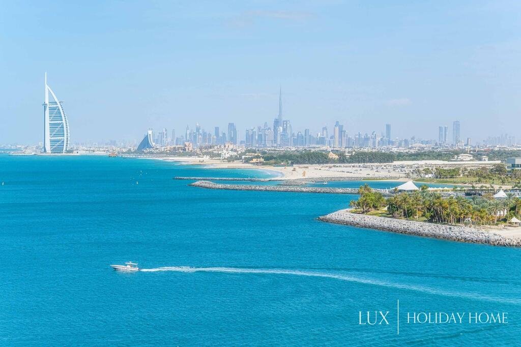 LUX - Opulent Island Suite Burj Khalifa View 1 - thumb 2