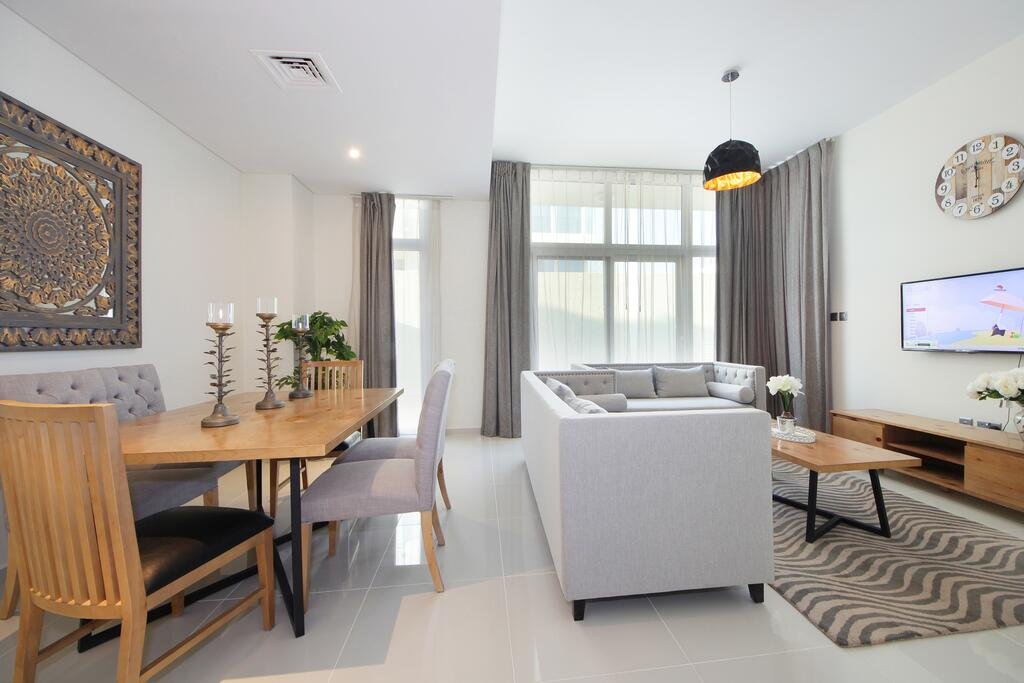 Beautiful 3 Bed Villa With Maid Room & Backyard - Accommodation Dubai 0