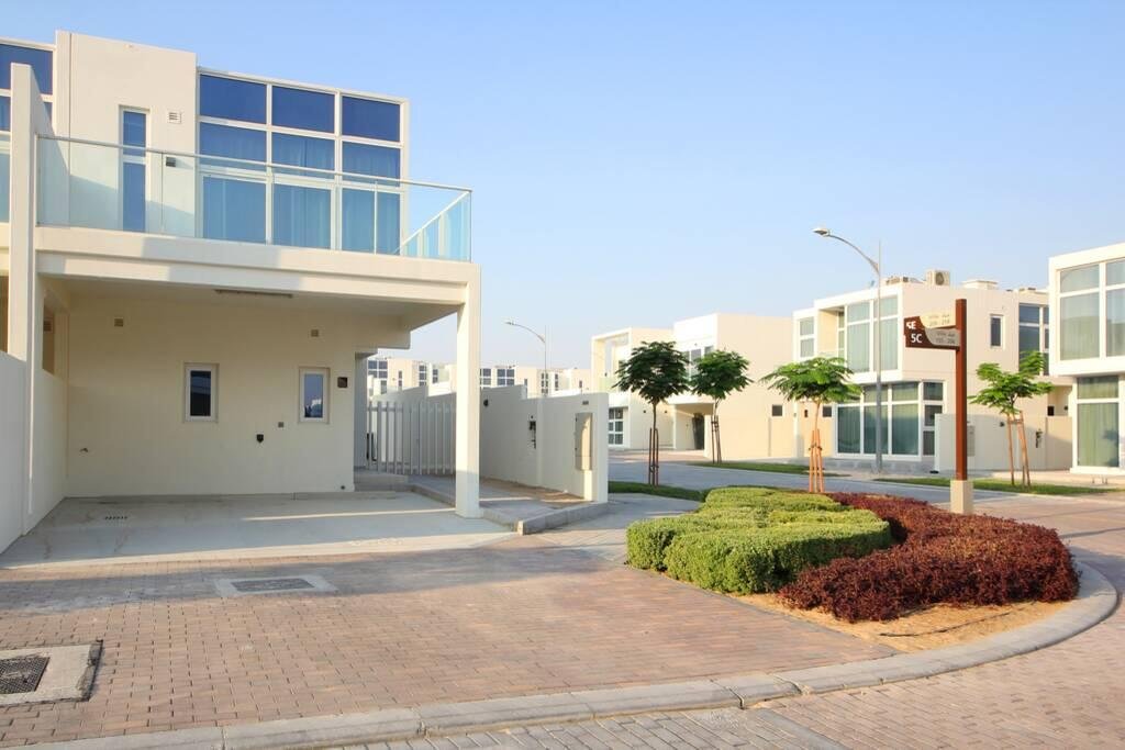 Beautiful 3 Bed Villa With Maid Room & Backyard - Accommodation Dubai 4