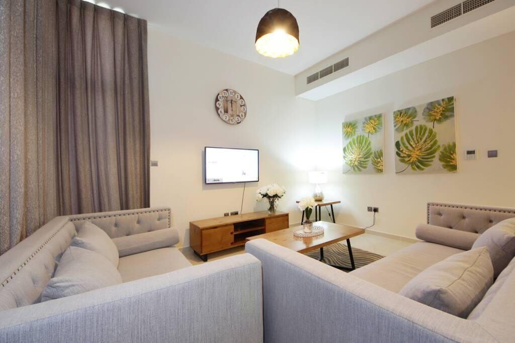 Beautiful 3 Bed Villa With Maid Room & Backyard - Accommodation Dubai 7