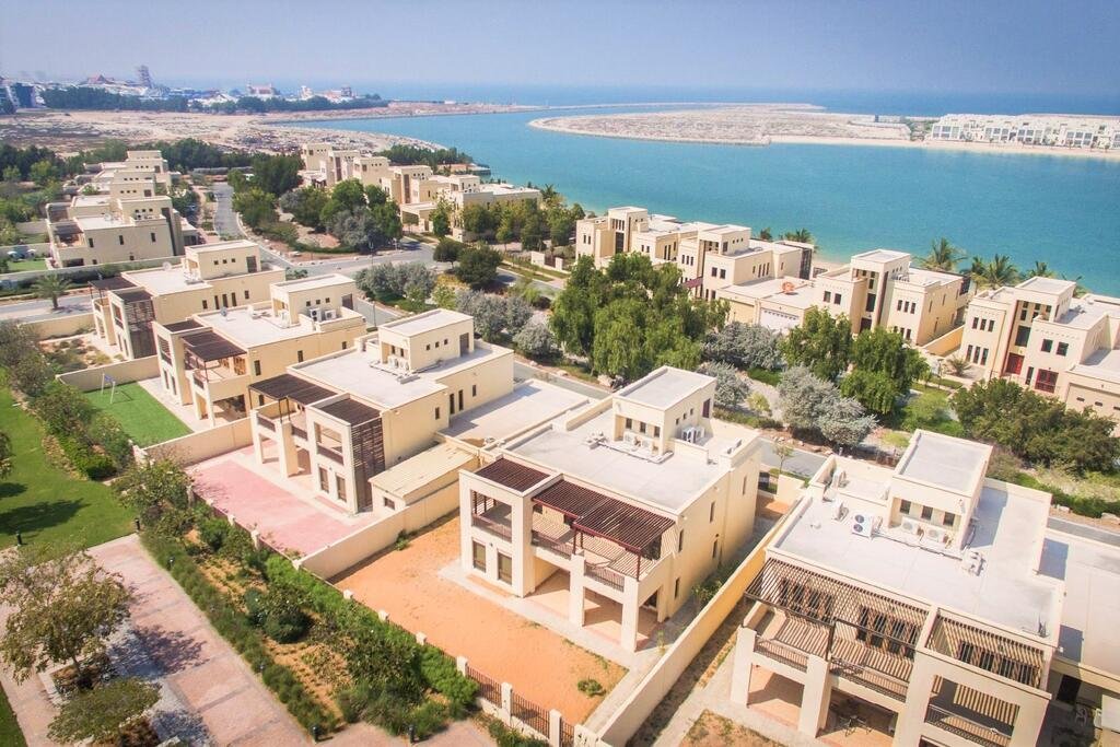 Bermuda Villas Holiday Home Sea View Accommodation Dubai