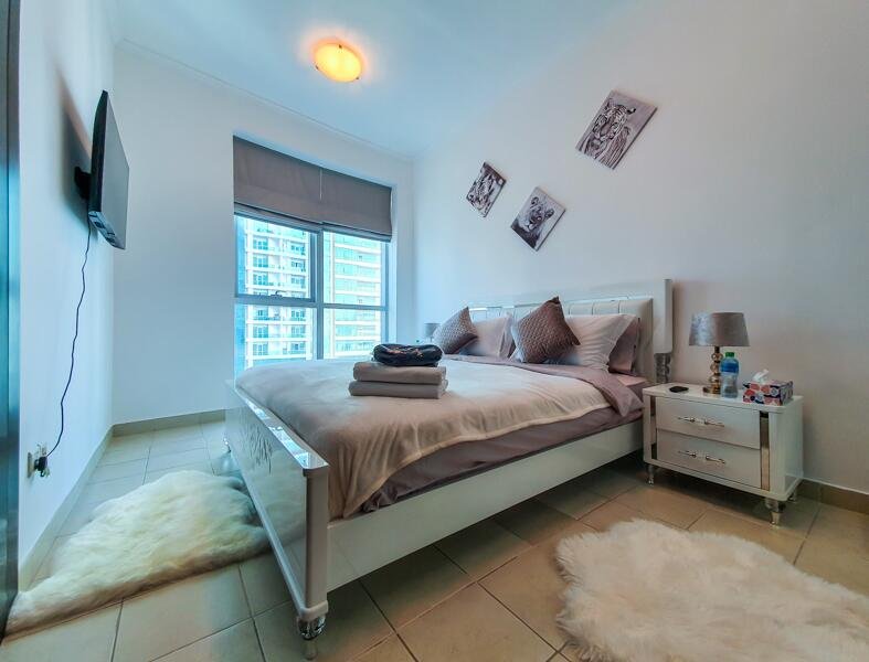 Castle Plaza- Comfortable 2 Bedroom Partial Sea View - Accommodation Abudhabi 4