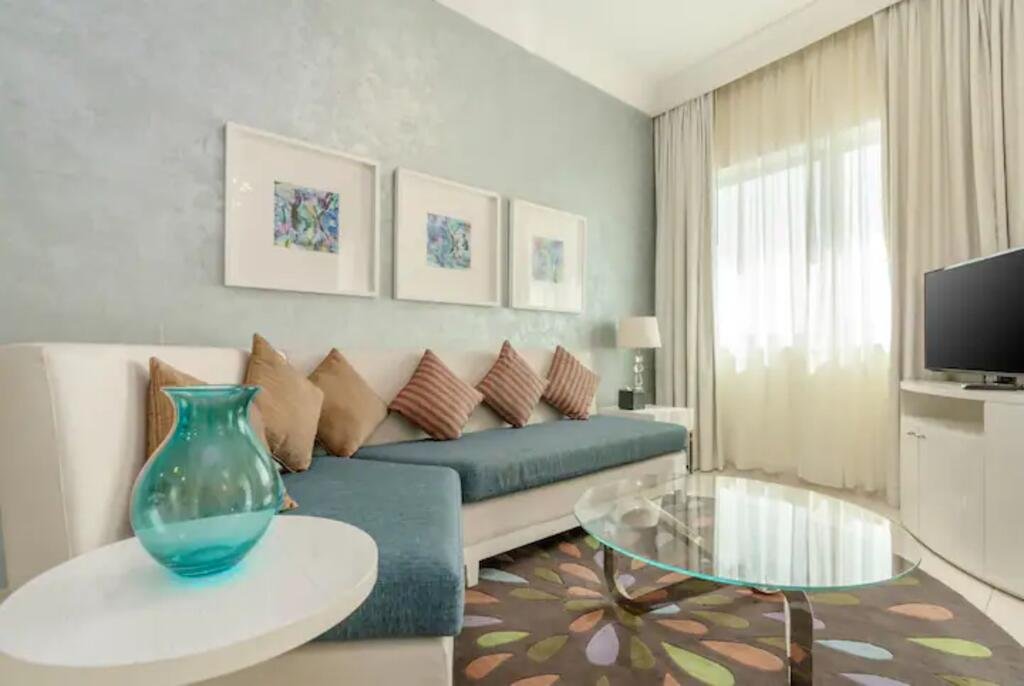Charming 1 Bedroom Apartment With Burj Khalifa - Accommodation Abudhabi