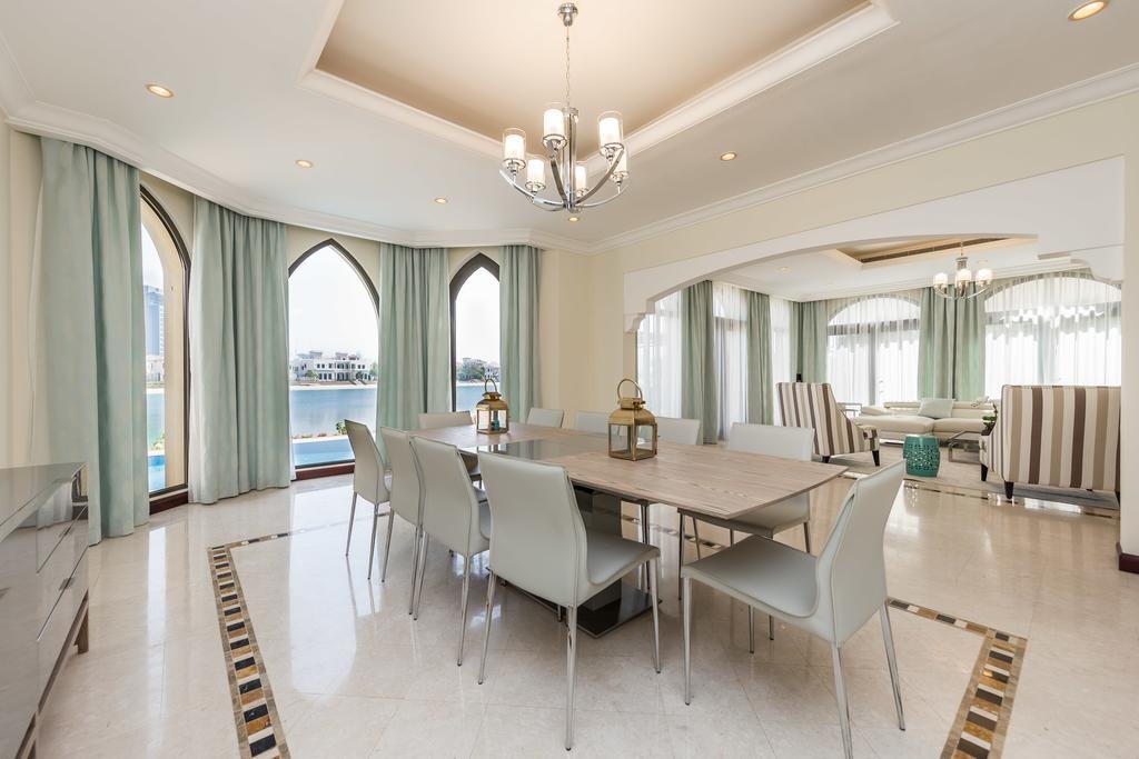 Charming 6BR Villa With Private Pool On Palm Jumeirah - Accommodation Dubai 4