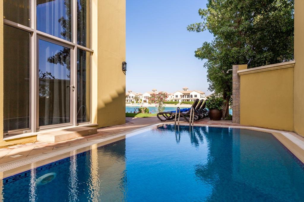 Chic 5BR Villa With Private Pool On Palm Jumeirah - Accommodation Abudhabi 2
