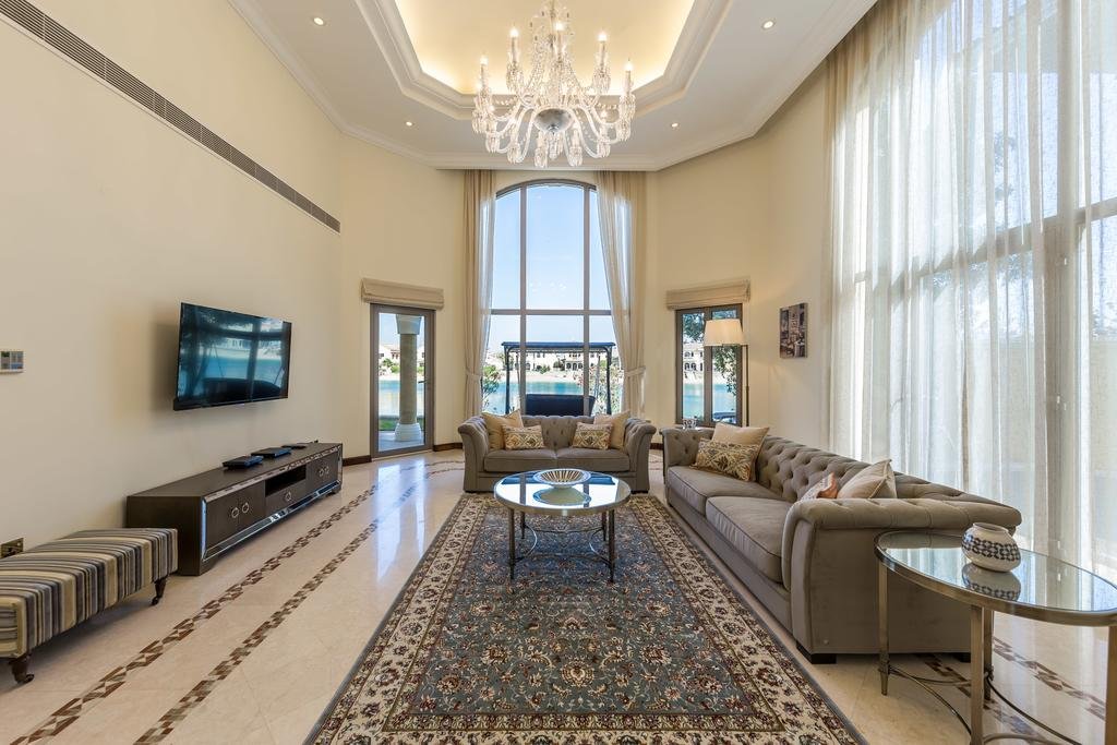 Chic 5BR Villa With Private Pool On Palm Jumeirah - Accommodation Dubai 5