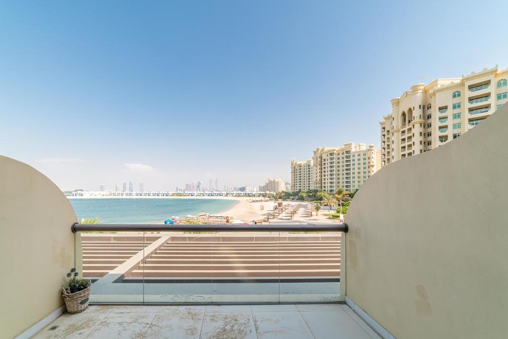 Club Vista Mare, Free Beach And Pool Access - Accommodation Abudhabi