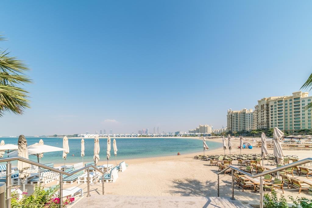 Club Vista Mare, Free Beach And Pool Access - Accommodation Abudhabi