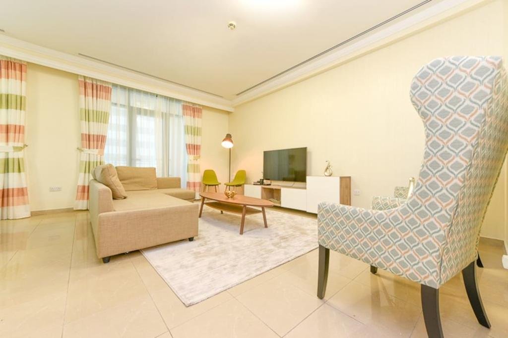 Elegantly Colored 2BR With Partial Sea Views - Accommodation Dubai 1