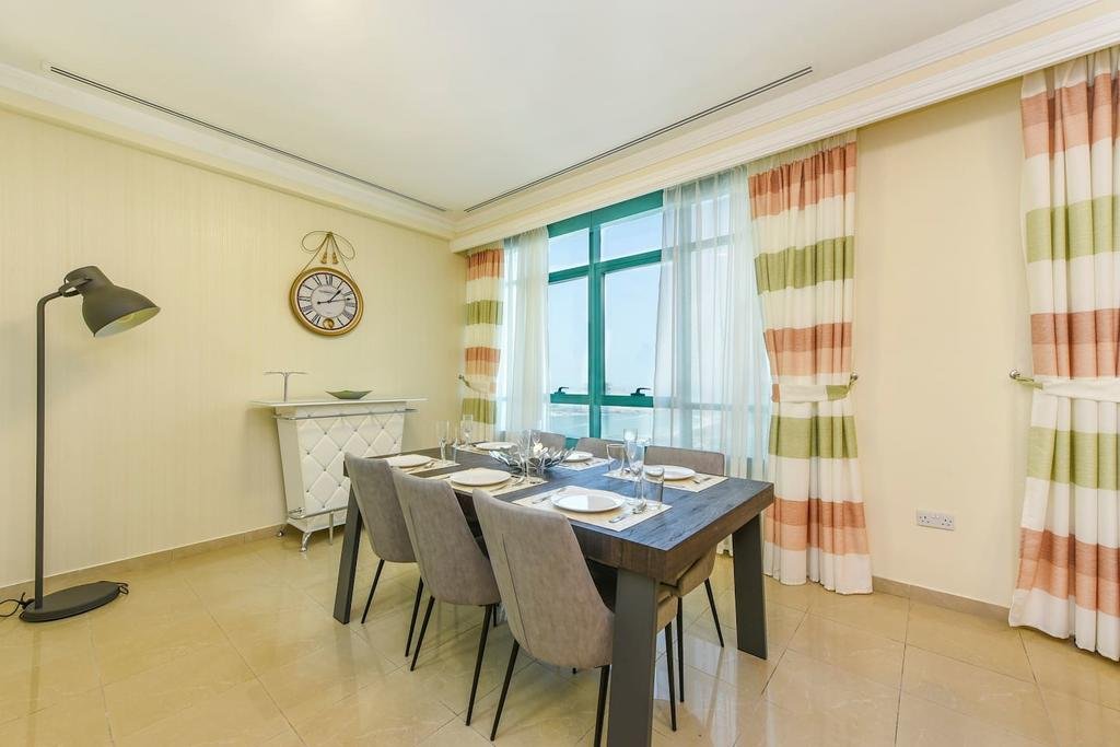 Elegantly Colored 2BR With Partial Sea Views - Accommodation Dubai 5