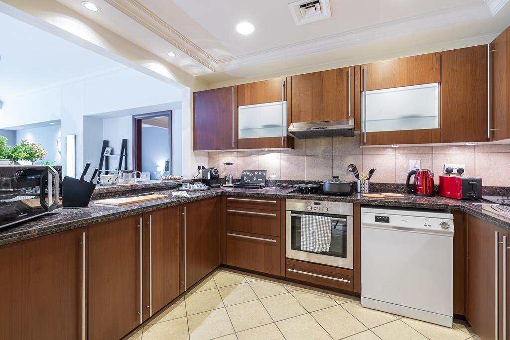 Exquisite Spacious 2BR With Maids In Golden Mile - thumb 5