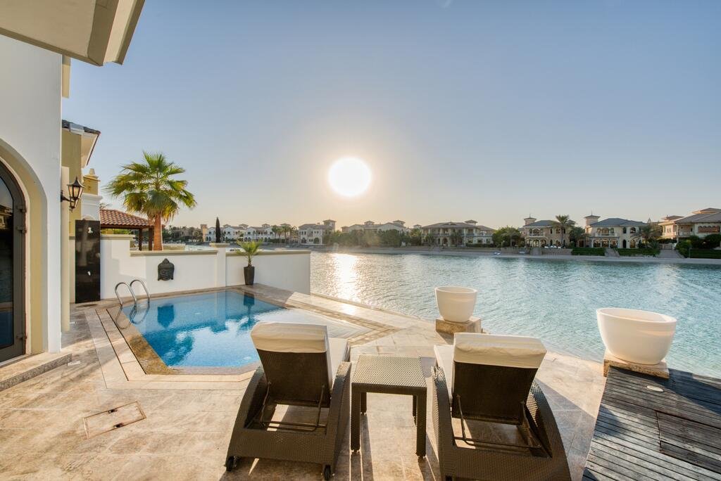 Maison Privee - Stylish 5BR Beach Villa On Palm W Pool Garden - thumb 6
