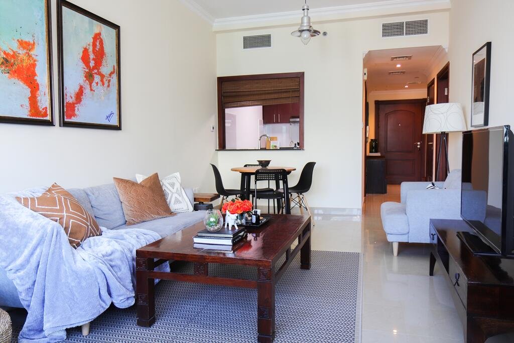 Signature Holiday Homes - Newly Furnished 1 BHK In Time Place Tower, Dubai Marina - Find Your Dubai