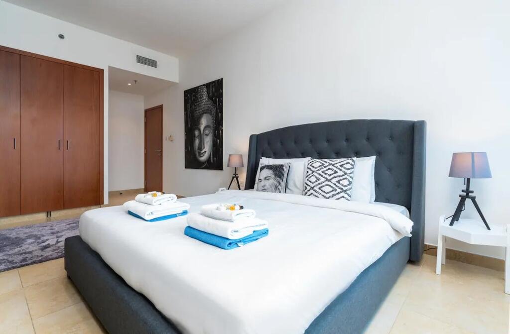 Upgraded And Lavishly Decorated 1 Bedroom Dubai Marina - thumb 4