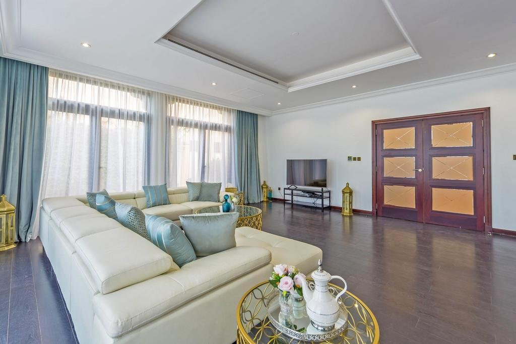 Upscale 6BR Villa With Private Pool On Palm Jumeirah - thumb 1