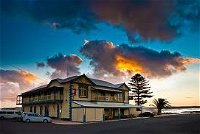 Arno Bay Hotel - Surfers Gold Coast