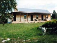 Mt Dutton Bay Woolshed Heritage Cottage - Accommodation Airlie Beach