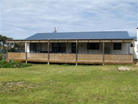 Surfin Sceales Beach House - Redcliffe Tourism