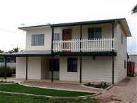 Louth Bay Holiday Apartment - Mackay Tourism