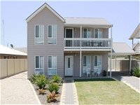 Rocks Retreat Holiday House - Redcliffe Tourism