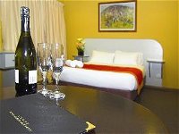 Victoria Hotel - Strathalbyn - Broome Tourism