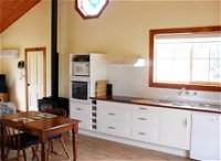 The Old Oak Bed and Breakfast - The Shearing Quarters - Redcliffe Tourism