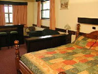 Olde Tudor Hotel - Accommodation Gold Coast