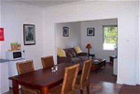 Giants' Table and Cottages - Accommodation Coffs Harbour