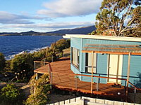 Larus Waterfront Cottage - Accommodation Airlie Beach