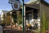 Emaroo Cottage on Oxide Street - Mackay Tourism