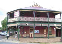 Henty Central Bed and Breakfast - Redcliffe Tourism