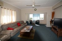 AMELIA STREET GLADSTONE 5 BEDROOMS - Accommodation in Surfers Paradise