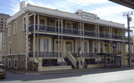 Glenelg Beach Hostel - Accommodation in Brisbane