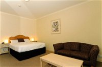 Quality Hotel Tiffins on the Park - Accommodation in Surfers Paradise