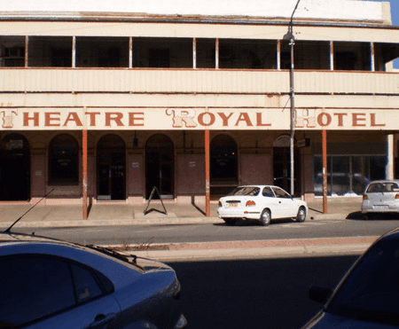 Theatre Royal Hotel - Accommodation Nelson Bay