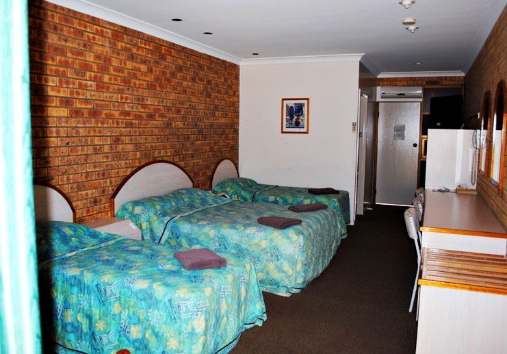 Longreach QLD Accommodation Adelaide