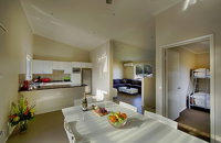 Middle Rock Holiday Resort - Accommodation Airlie Beach