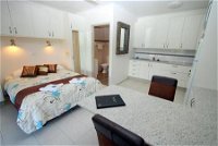 Coral Point Lodge - Accommodation in Surfers Paradise