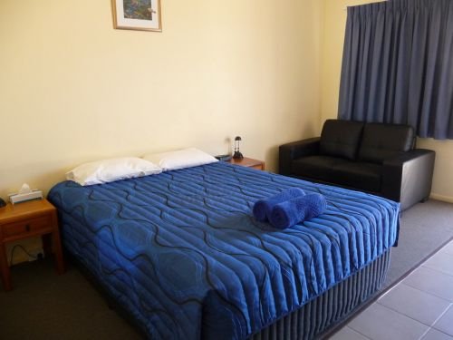 Moura QLD Accommodation Redcliffe
