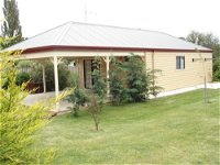 Gumtrees Cottage - Townsville Tourism