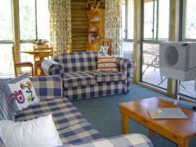 Mudgegonga VIC Accommodation Main Beach