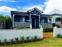 The Blue Cottage on Kent - Accommodation in Surfers Paradise