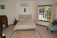 Kingfishers Manor  Noosa - St Kilda Accommodation