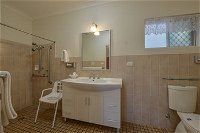 Cadman Motor Inn amp Apartments - Redcliffe Tourism